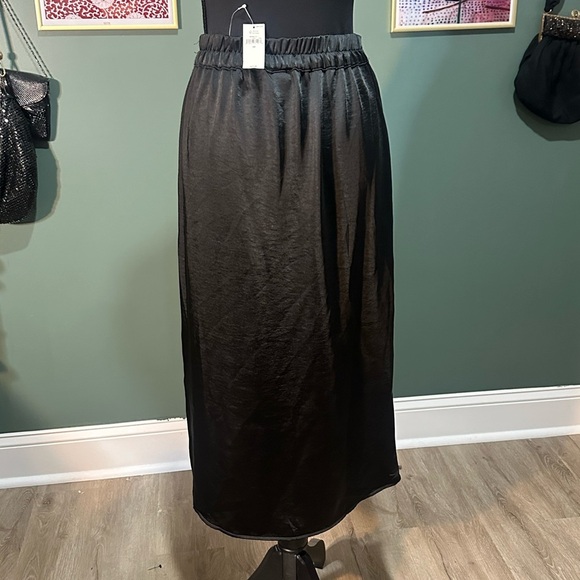NWT GAP Black Midi Skirt for Night Out size XS 😻 - Picture 1 of 5